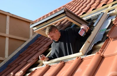 Pose de fenêtres de toit Velux à la Loge